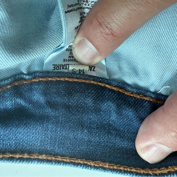 Never worn too small! They run a little small - Picture 5 of 6